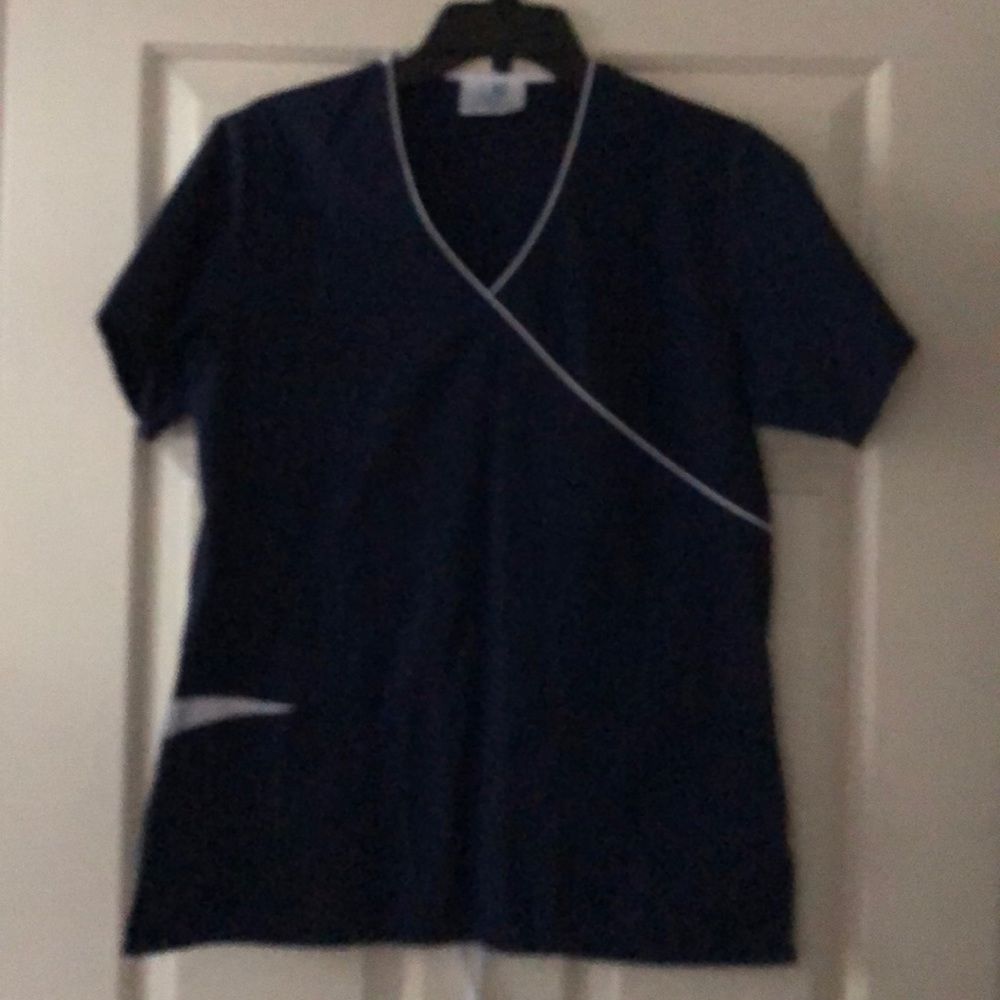 Women’s uniform scrub top